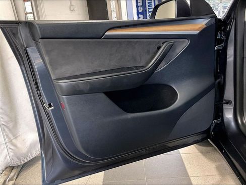 Used 2024 Tesla Model Y Long Range AWD/4WD image 9