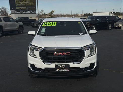 Used 2024 GMC Terrain SLE image 36