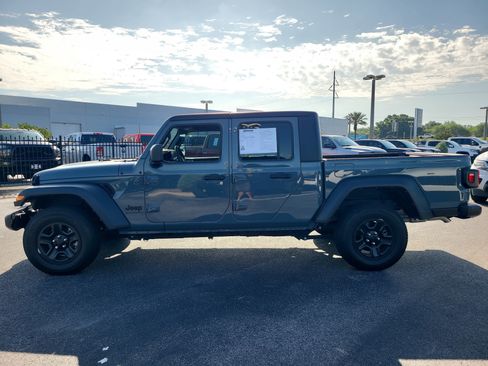 Used 2024 Jeep Gladiator Sport AWD/4WD image 7