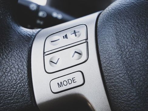 Used 2013 Toyota Corolla LE image 7