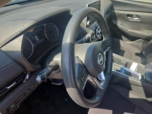 Used 2025 Nissan Sentra SV FWD image 9