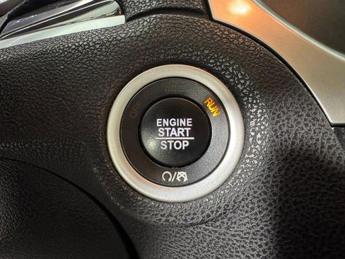 Used 2018 Chrysler 300 Limited AWD/4WD image 17