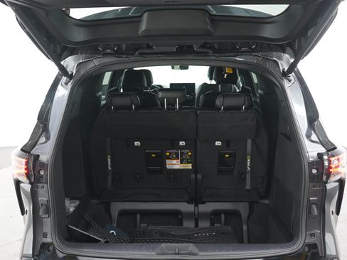 Used 2025 Toyota Sienna Limited AWD/4WD image 19