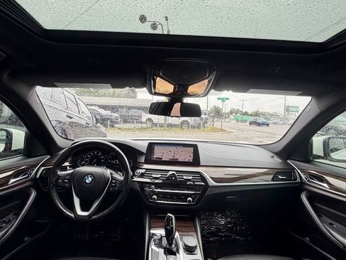 Used 2019 BMW 530i w/ Convenience Package RWD image 10