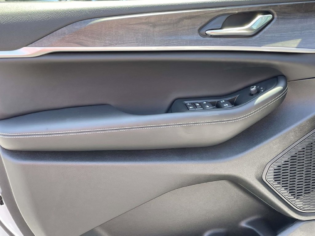 New 2026 Jeep Grand Cherokee Altitude AWD/4WD image 23