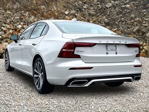 Used 2022 Volvo S60 B5 Momentum w/ Climate Package FWD image 11