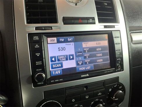 Used 2010 Chrysler 300 Touring image 18