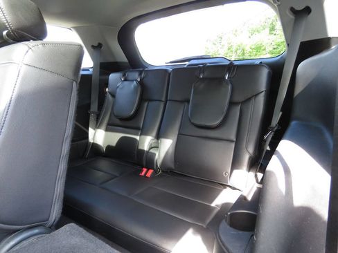 Used 2021 Ford Explorer XLT w/ Equipment Group 202A AWD/4WD image 22