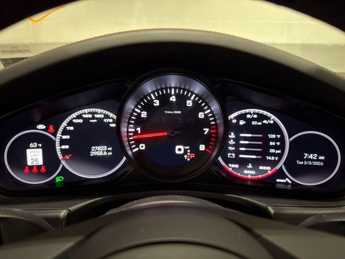 Used 2023 Porsche Panamera 4 Platinum Edition image 16