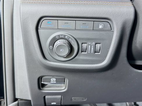 Used 2023 Jeep Grand Cherokee Summit AWD/4WD image 22