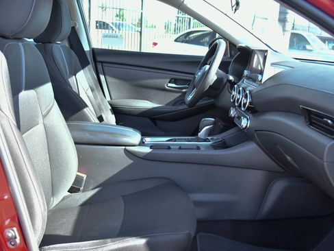 Used 2025 Nissan Sentra SV FWD image 39