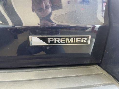 Used 2018 Chevrolet Suburban Premier image 10