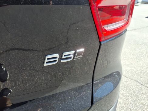 New 2025 Volvo XC40 B5 Core w/ Climate Package image 6