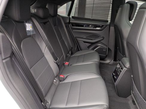Used 2026 Porsche Macan Electric RWD image 22