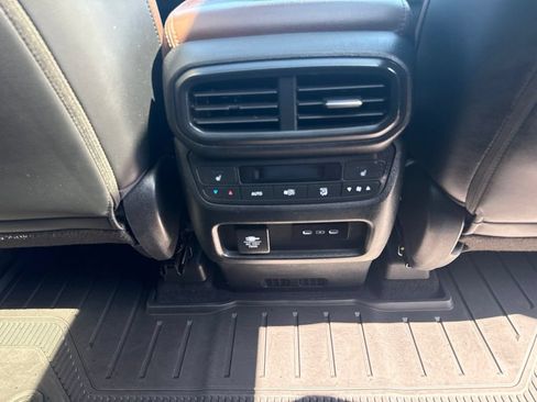 Used 2025 Honda Pilot Elite image 40