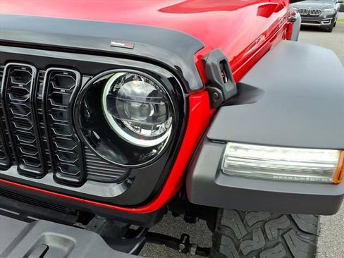 Used 2025 Jeep Wrangler Willys image 11