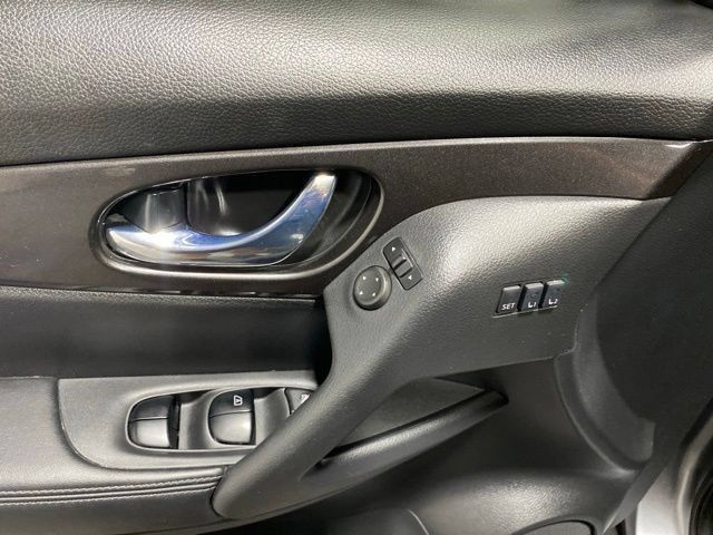 Certified 2018 Nissan Rogue SV w/ Premium Package AWD/4WD image 10