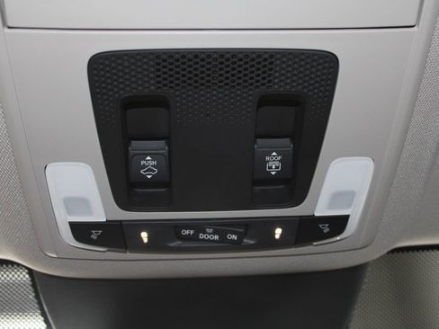 Used 2025 Honda Pilot Touring image 41