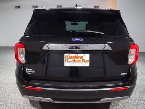 Used 2020 Ford Explorer XLT w/ Equipment Group 202A AWD/4WD image 8