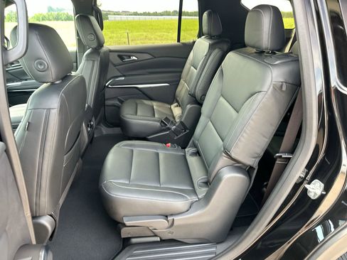 Used 2025 Chevrolet Traverse LT image 22