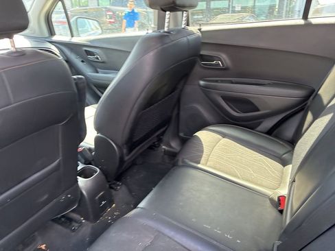 Used 2020 Chevrolet Trax LT w/ LT Convenience Package FWD image 24
