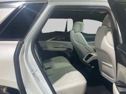 Used 2024 Cadillac Lyriq Luxury RWD image 18