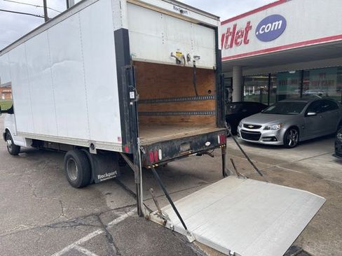 Used 2018 Chevrolet Express 4500 Extended w/ Driver Convenience Package image 26