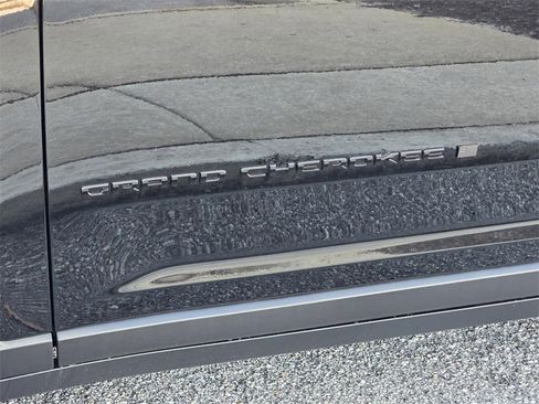 New 2025 Jeep Grand Cherokee Altitude image 29