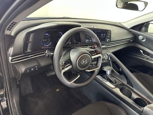 Used 2022 Hyundai Elantra Blue image 13