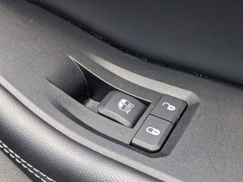 Used 2023 Jeep Grand Cherokee L Limited AWD/4WD image 37