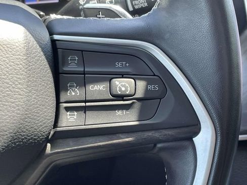 Used 2022 Jeep Grand Cherokee L Limited AWD/4WD image 17