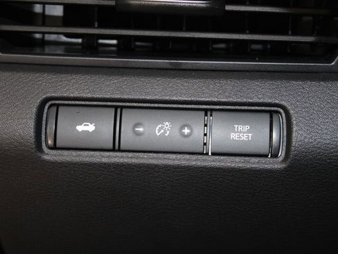 Used 2024 Nissan Altima 2.5 SV image 38