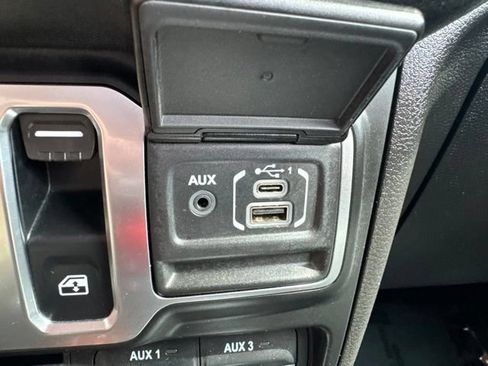 Certified 2025 Jeep Wrangler Sport AWD/4WD image 23