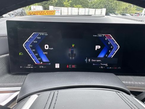 Used 2025 BMW ALPINA XB7 AWD/4WD image 31