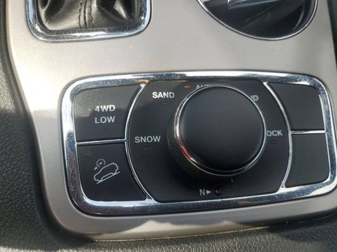 Used 2021 Jeep Grand Cherokee Limited AWD/4WD image 12