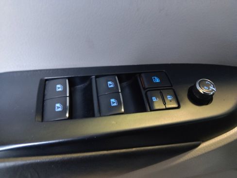 Used 2018 Toyota Highlander Limited Platinum FWD image 27