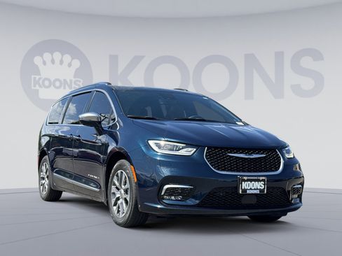 Used 2024 Chrysler Pacifica Pinnacle image 10