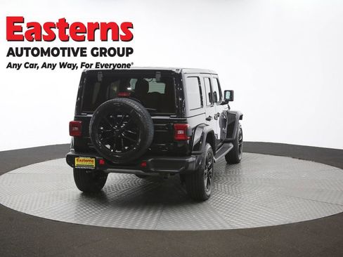 Used 2025 Jeep Wrangler Unlimited Sahara AWD/4WD image 40