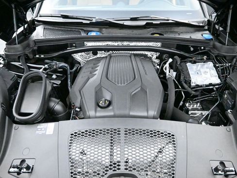 New 2025 Porsche Macan image 15