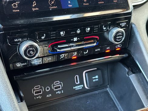 Used 2022 Jeep Grand Cherokee Overland w/ Advanced Protech Group III image 24