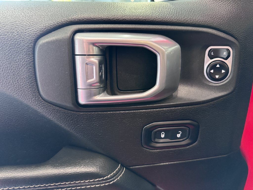Used 2020 Jeep Wrangler Unlimited Sahara AWD/4WD image 25