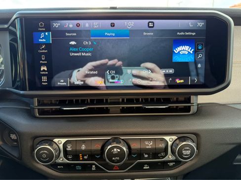 Used 2024 Jeep Wrangler Willys image 17