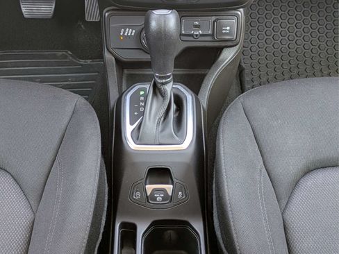 Used 2023 Jeep Renegade Latitude AWD/4WD image 17