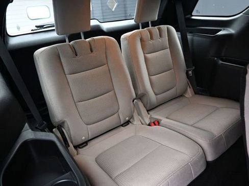 Used 2019 Ford Explorer XLT image 39