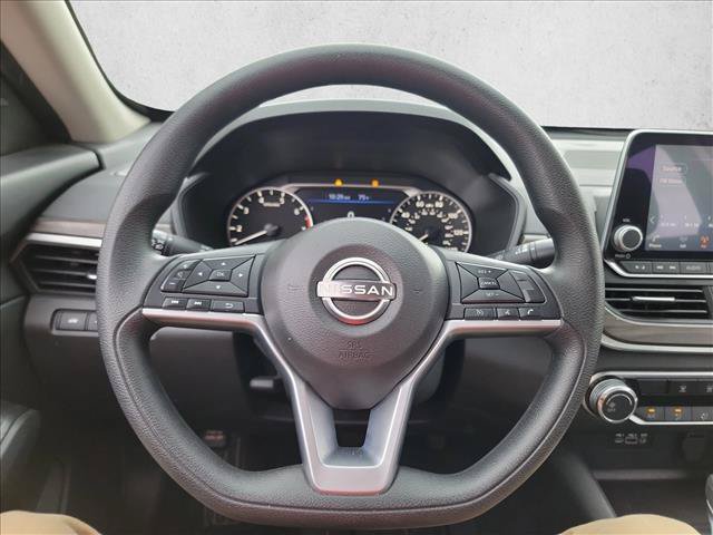 Used 2025 Nissan Altima 2.5 SV FWD image 18