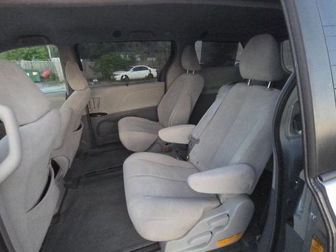 Used 2014 Toyota Sienna LE FWD image 9