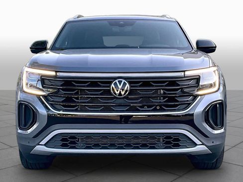 Used 2025 Volkswagen Atlas Cross Sport SE FWD image 4