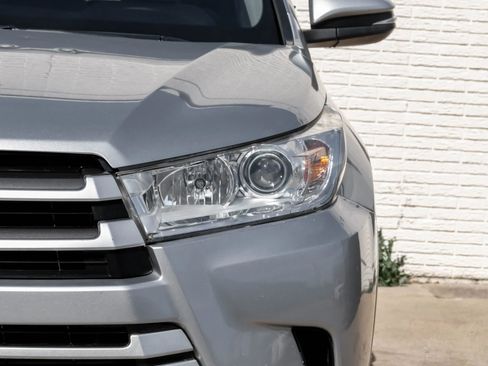 Used 2019 Toyota Highlander LE image 44