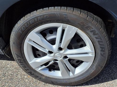 Used 2021 Nissan Kicks S FWD image 7