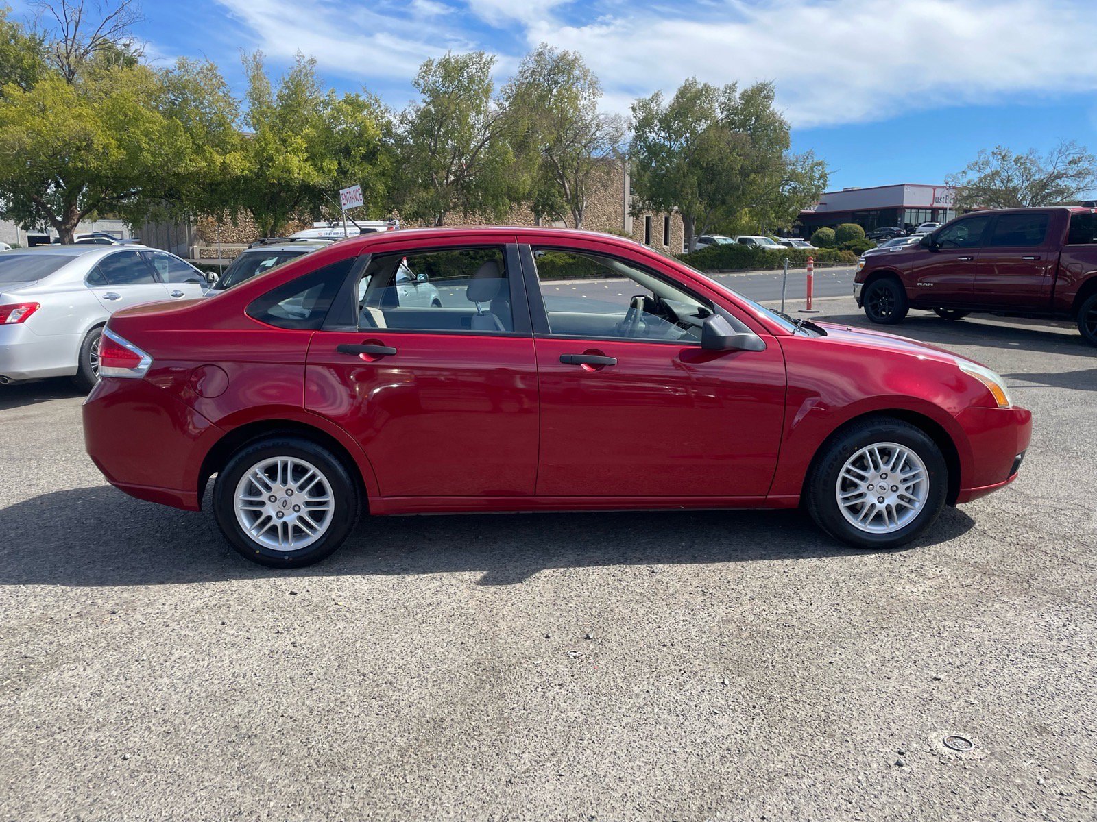 Used 2010 Ford Focus SE FWD image 6